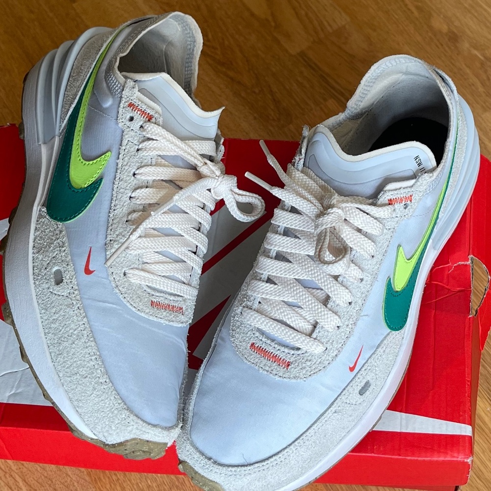 NIKE -Women’s waffle runners